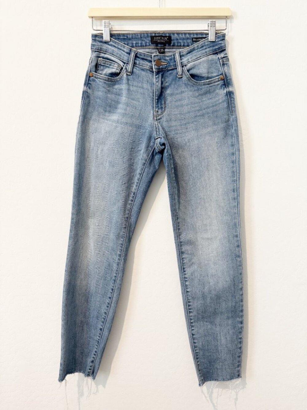 Judy Blue Jeans Size 25 Blue Mid Rise Relaxed Fit Raw Hem Denim Grunge Indie